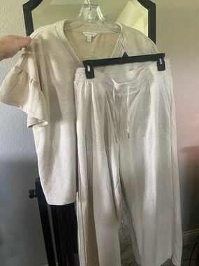 crown & ivy Cream V-Neck Short Sleeve Top and pant set